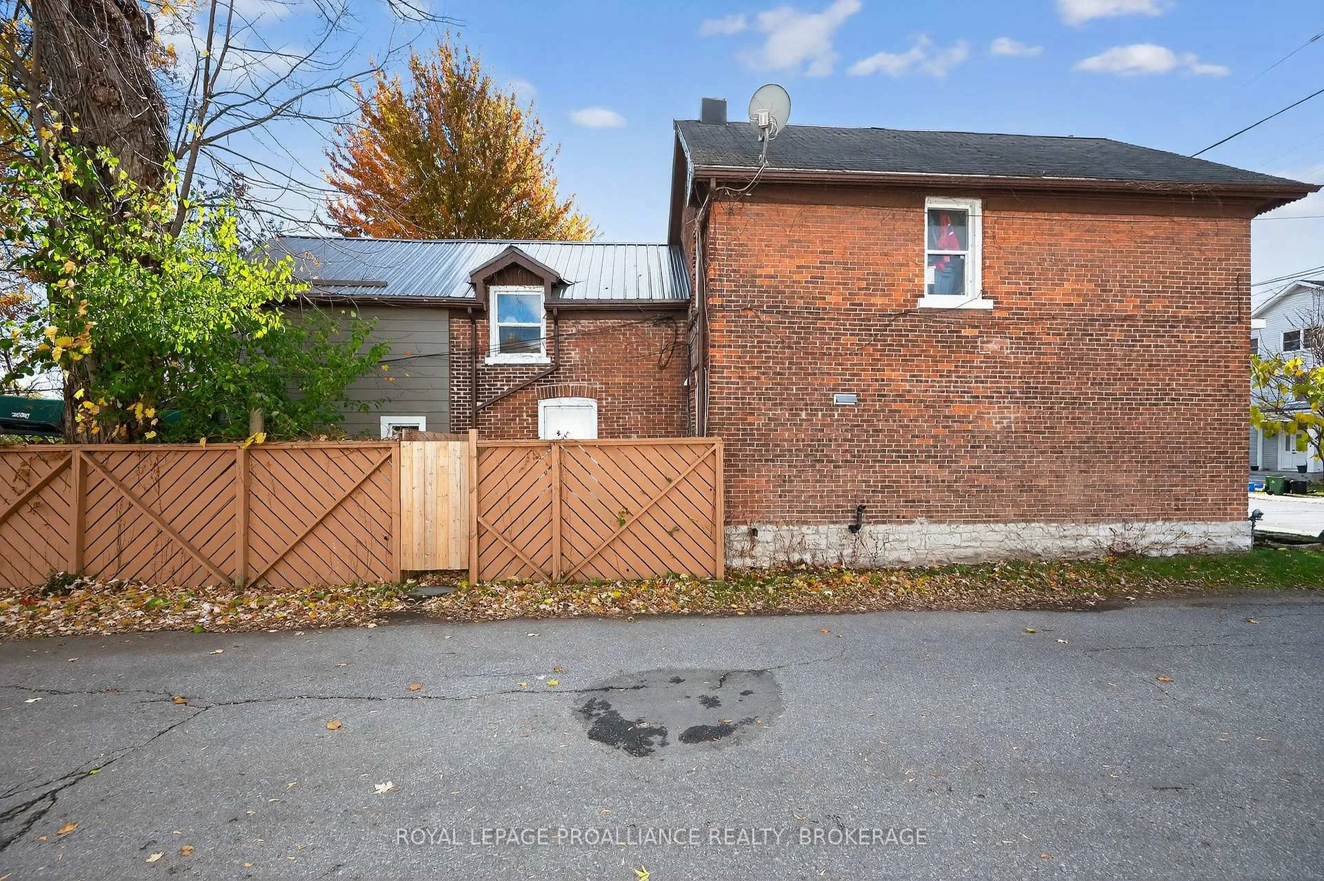 Photo 32 of 407 Bagot Street, Kingston, East of Sir John A. Blvd — HOMEH