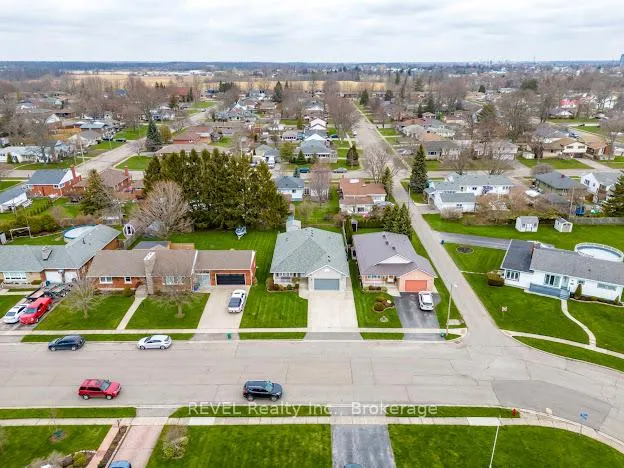 Photo 2 of 85 North Crescent, Port Colborne, Sugarloaf — HOMEH