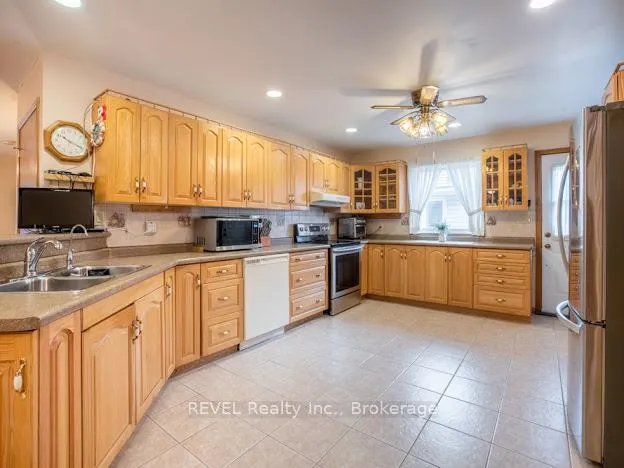 Photo 10 of 85 North Crescent, Port Colborne, Sugarloaf — HOMEH