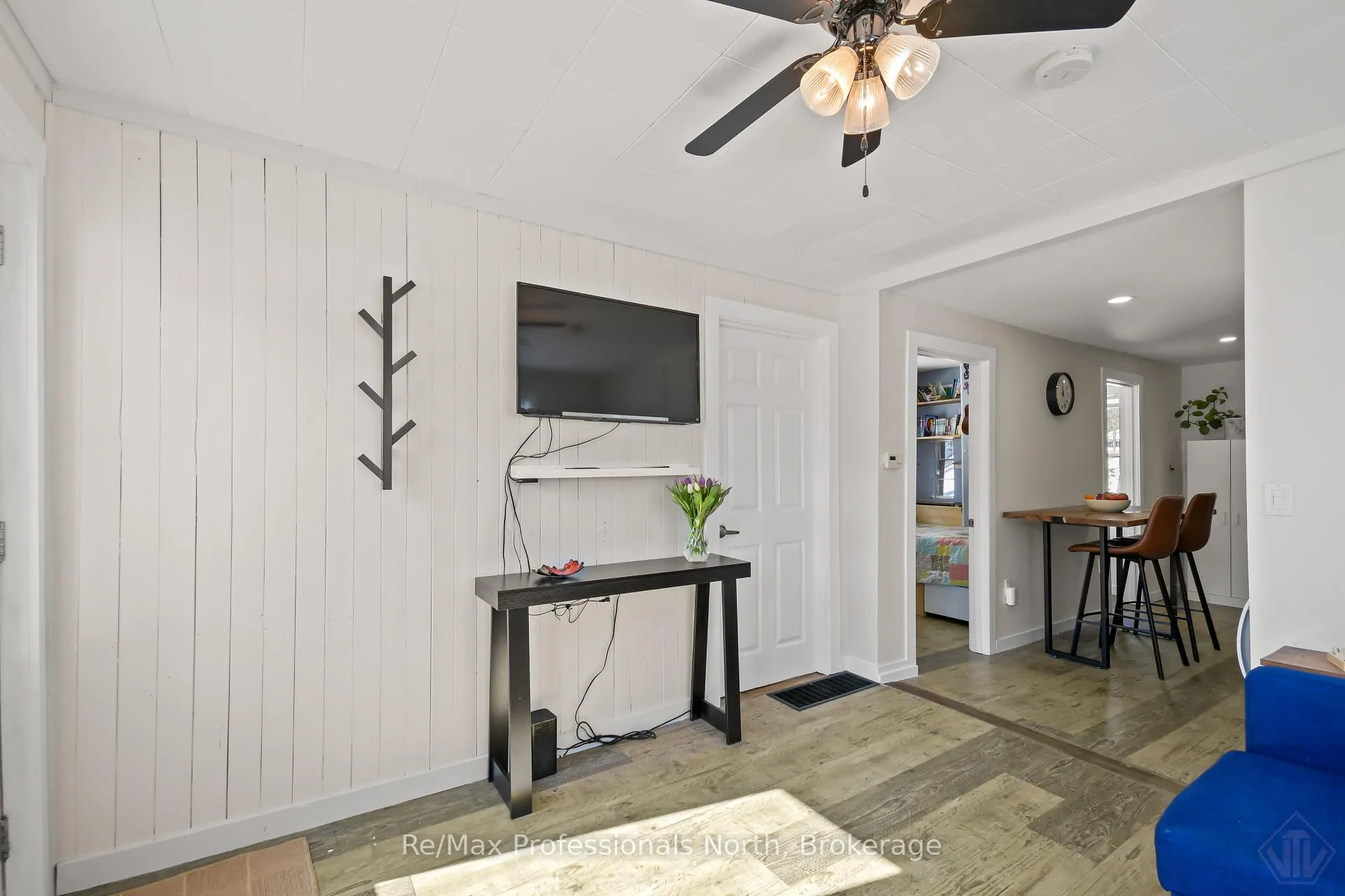 Photo 4 of 260 Private Street, Gravenhurst, Muskoka (S) — HOMEH