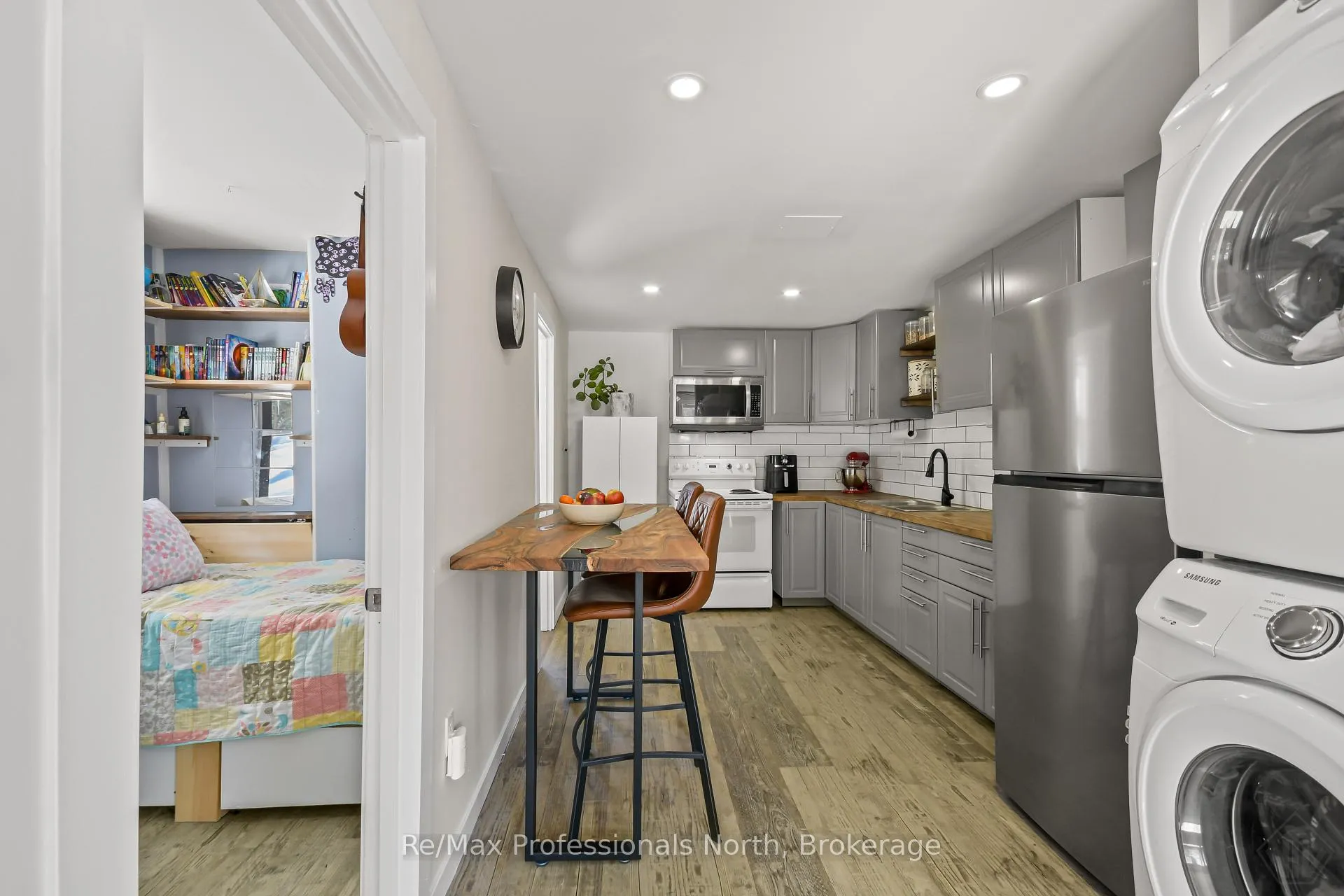 Photo 5 of 260 Private Street, Gravenhurst, Muskoka (S) — HOMEH