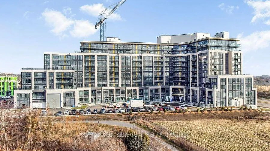 Front of Unit 713, 405 Dundas Street W