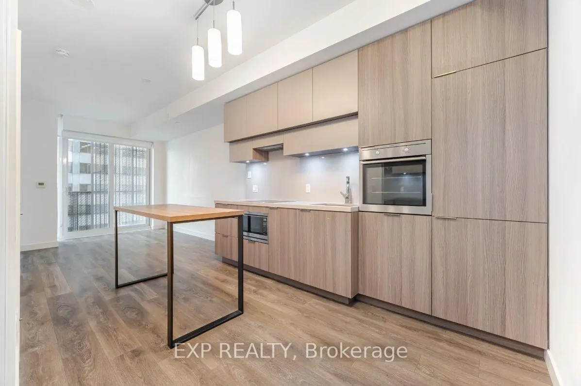 Photo 2 of Unit 703, 8 Eglinton Avenue E, Toronto, Mount Pleasant West — HOMEH
