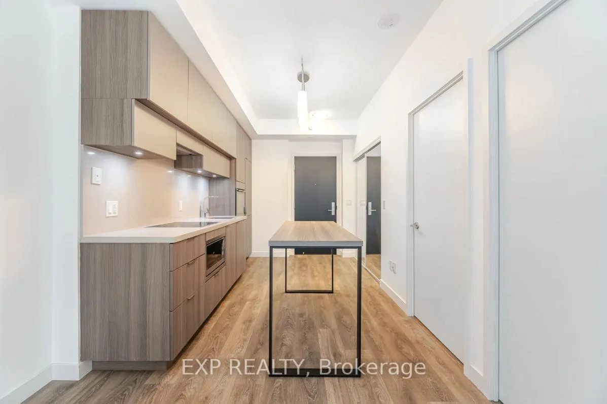 Photo 3 of Unit 703, 8 Eglinton Avenue E, Toronto, Mount Pleasant West — HOMEH