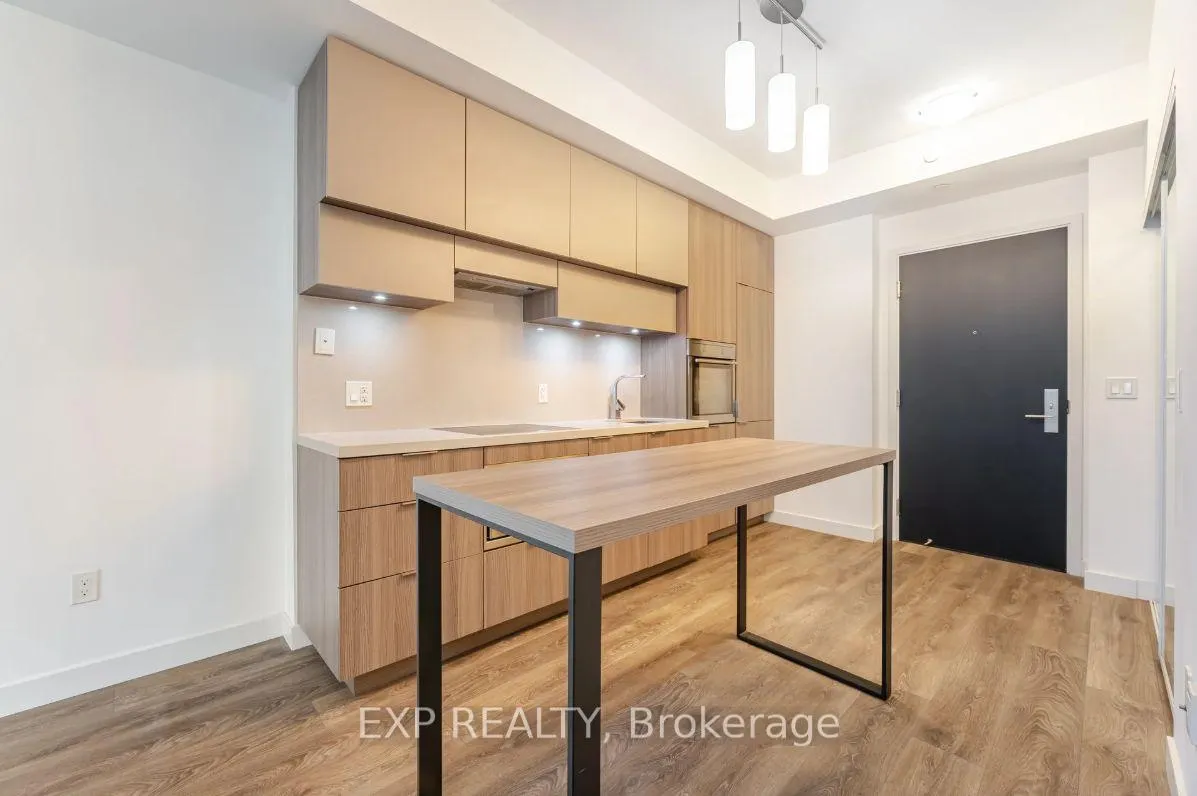 Photo 4 of Unit 703, 8 Eglinton Avenue E, Toronto, Mount Pleasant West — HOMEH