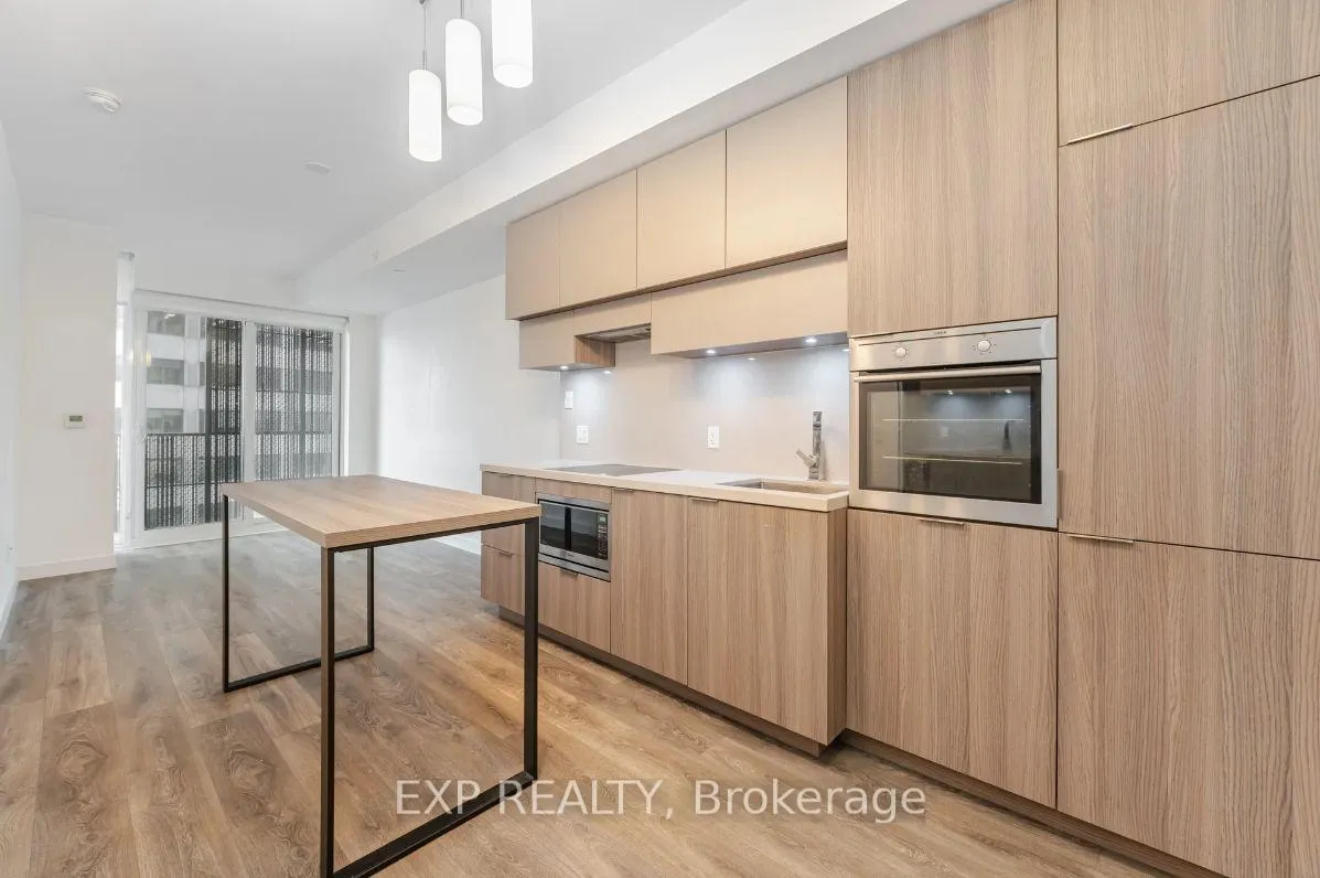 Photo 5 of Unit 703, 8 Eglinton Avenue E, Toronto, Mount Pleasant West — HOMEH