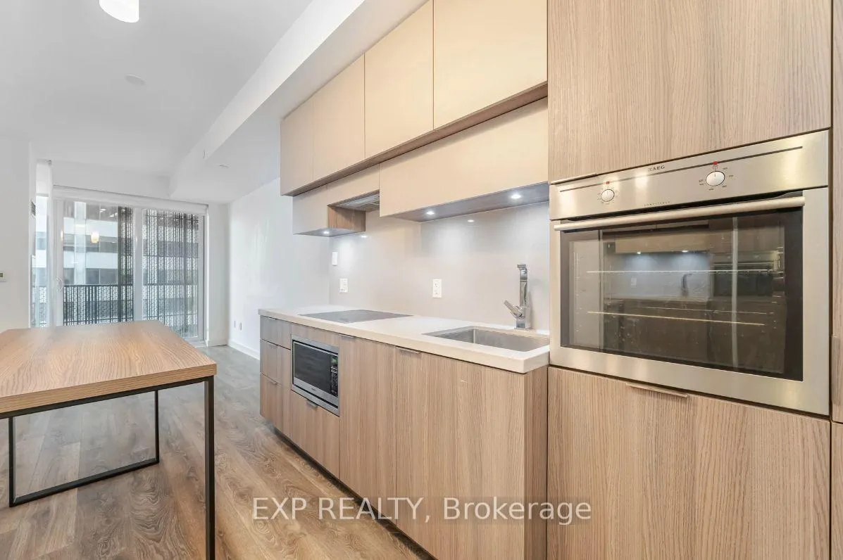 Photo 7 of Unit 703, 8 Eglinton Avenue E, Toronto, Mount Pleasant West — HOMEH