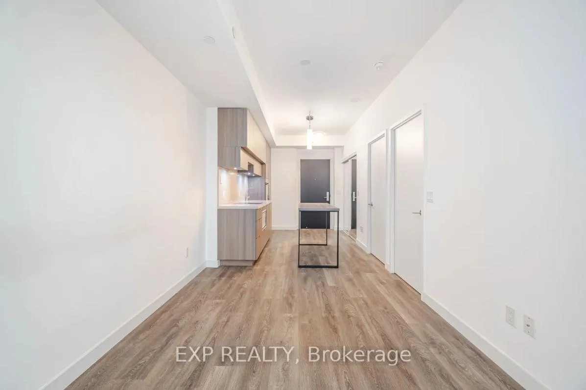 Photo 8 of Unit 703, 8 Eglinton Avenue E, Toronto, Mount Pleasant West — HOMEH