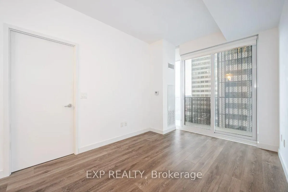 Photo 9 of Unit 703, 8 Eglinton Avenue E, Toronto, Mount Pleasant West — HOMEH