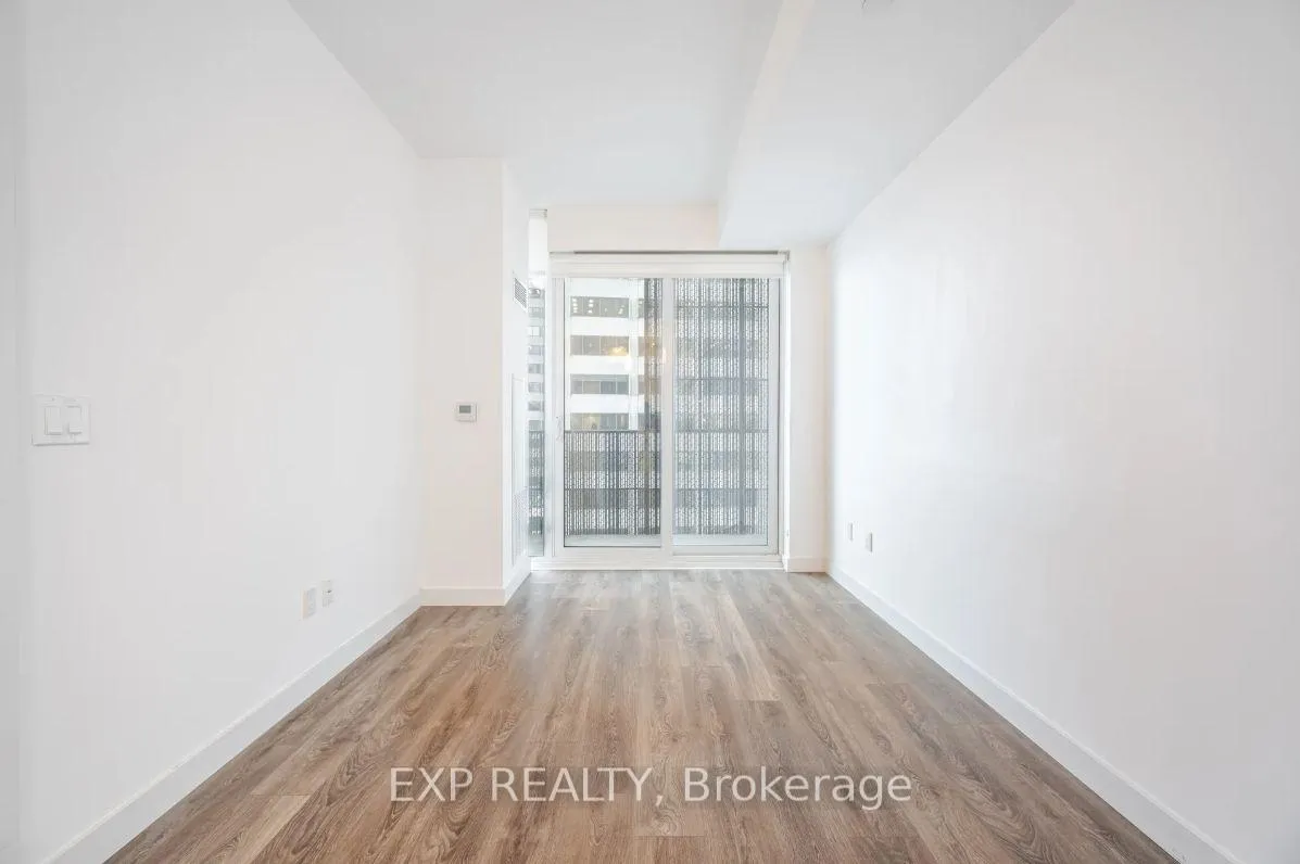 Photo 10 of Unit 703, 8 Eglinton Avenue E, Toronto, Mount Pleasant West — HOMEH