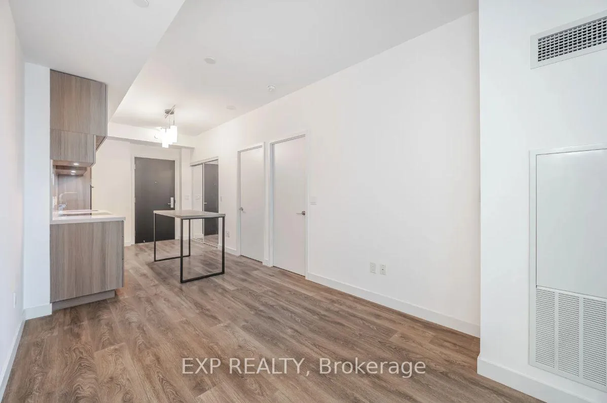 Photo 12 of Unit 703, 8 Eglinton Avenue E, Toronto, Mount Pleasant West — HOMEH