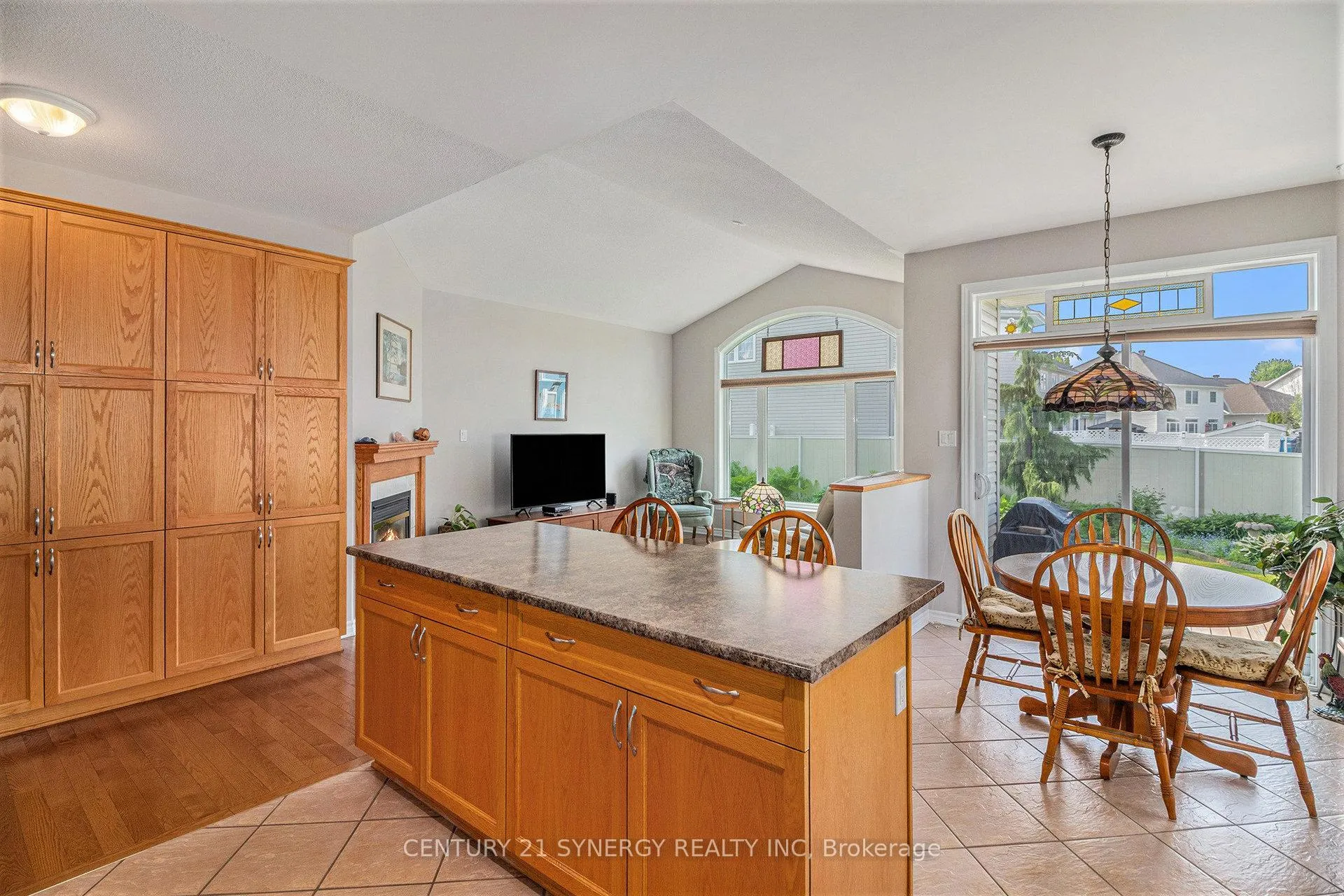 Photo 15 of 852 Swallowtail Crescent, Ottawa, Notting Hill/Summerside — HOMEH