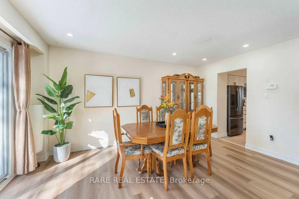 Photo 2 of 45 Fanshawe Drive, Brampton, Heart Lake West — HOMEH