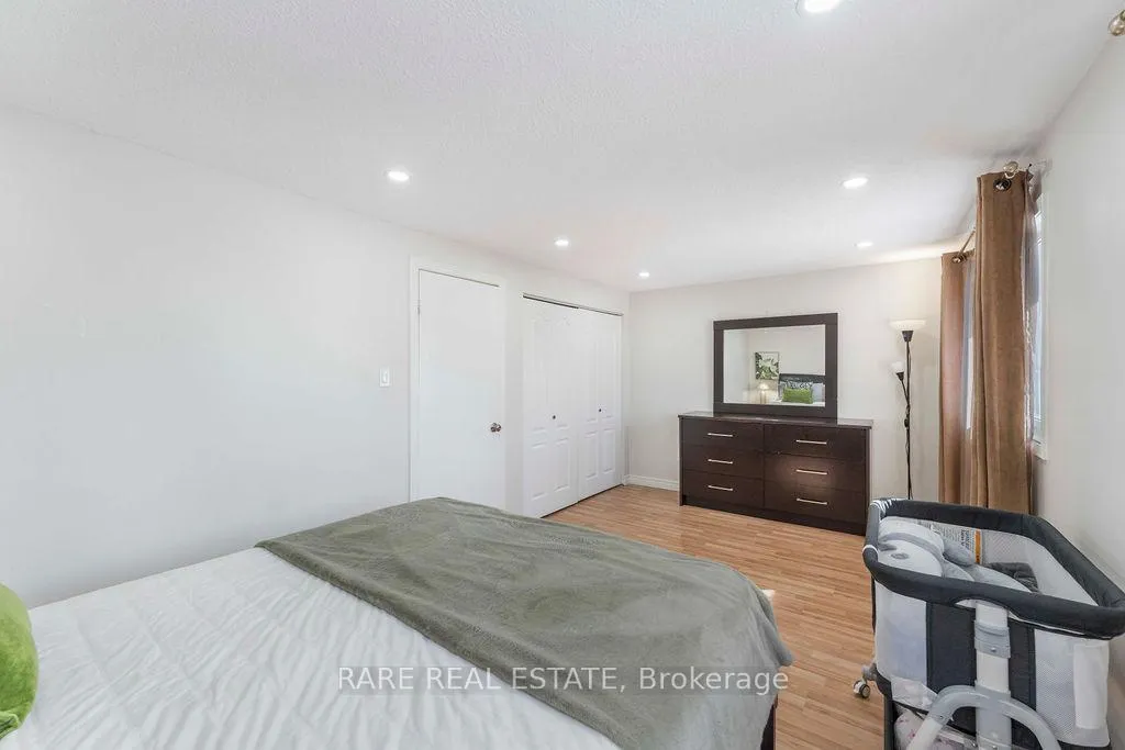 Photo 7 of 45 Fanshawe Drive, Brampton, Heart Lake West — HOMEH