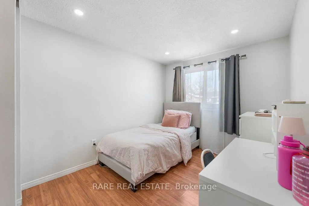 Photo 9 of 45 Fanshawe Drive, Brampton, Heart Lake West — HOMEH