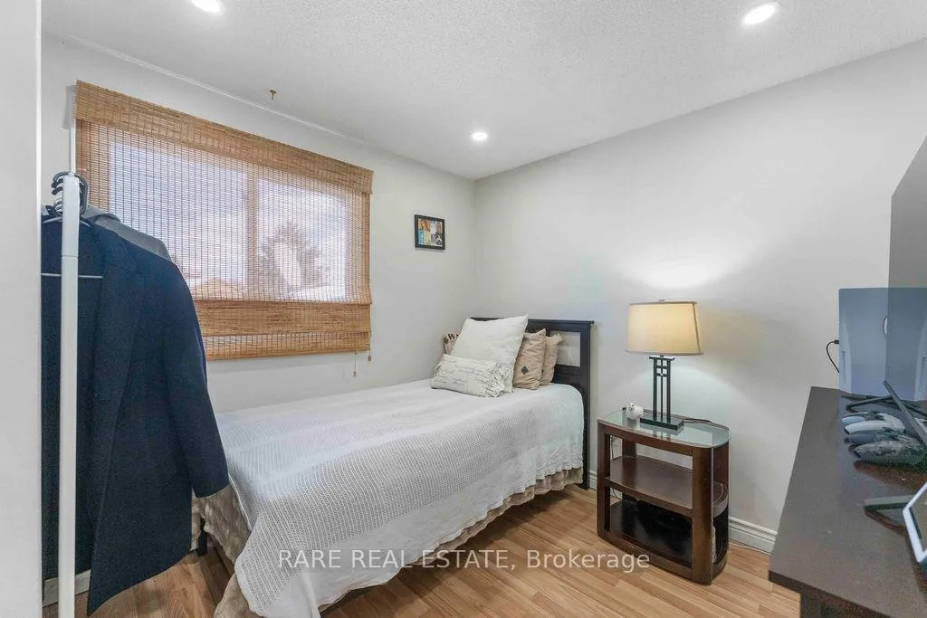 Photo 11 of 45 Fanshawe Drive, Brampton, Heart Lake West — HOMEH