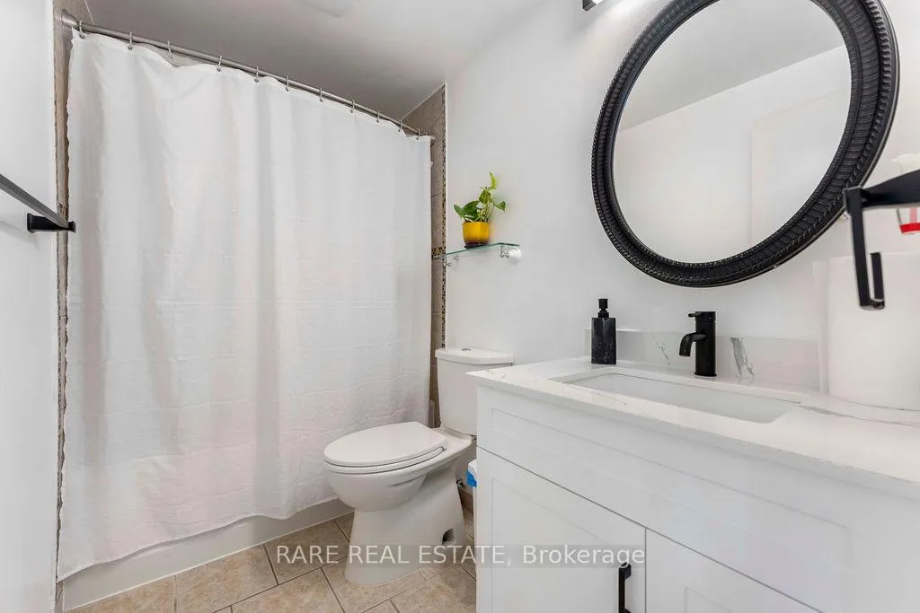 Photo 13 of 45 Fanshawe Drive, Brampton, Heart Lake West — HOMEH
