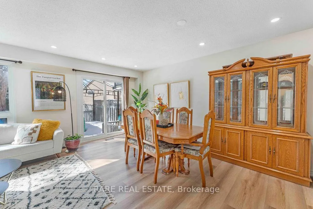 Photo 23 of 45 Fanshawe Drive, Brampton, Heart Lake West — HOMEH