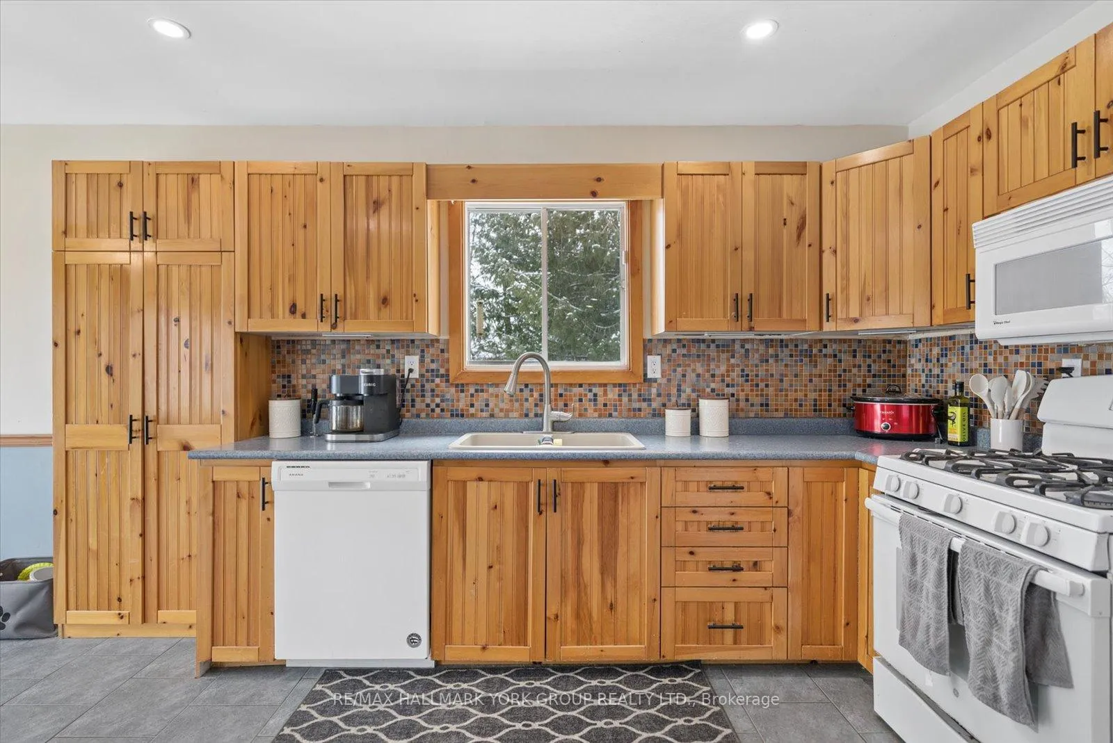 Photo 13 of 57 Halmar Park Road, Georgina, Pefferlaw — HOMEH