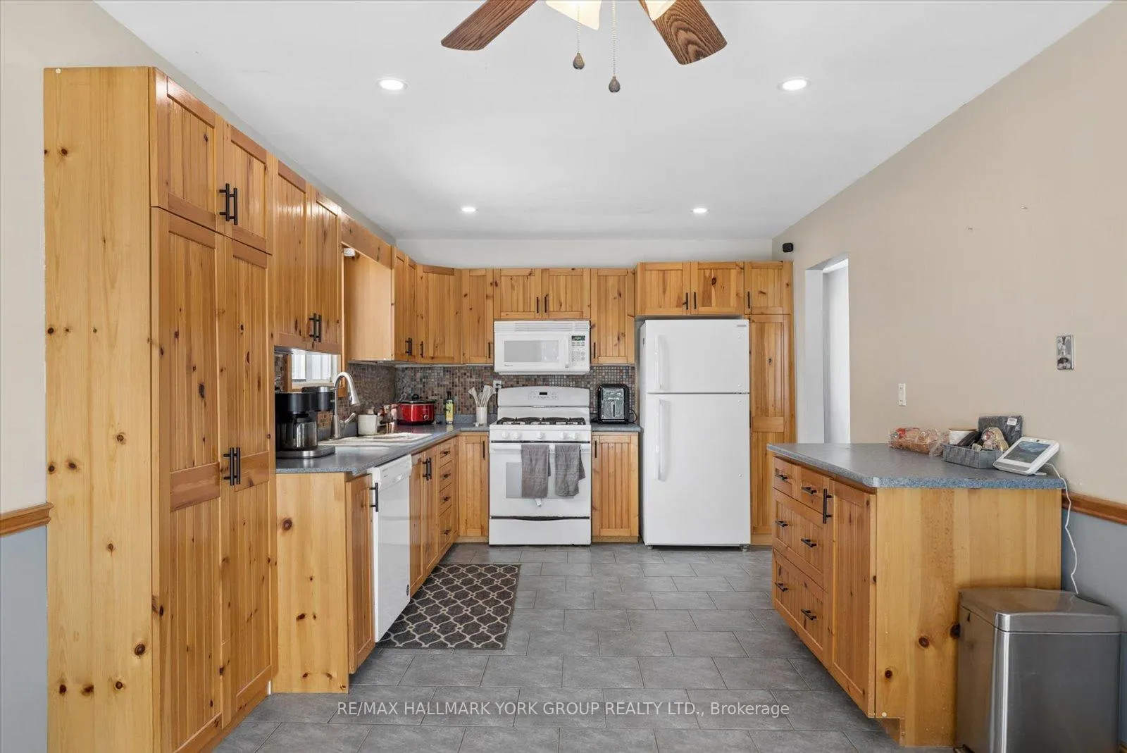 Photo 15 of 57 Halmar Park Road, Georgina, Pefferlaw — HOMEH