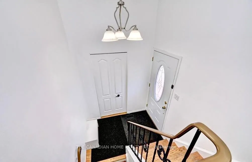 Photo 4 of 15 Cluthe Crescent, Kitchener — HOMEH