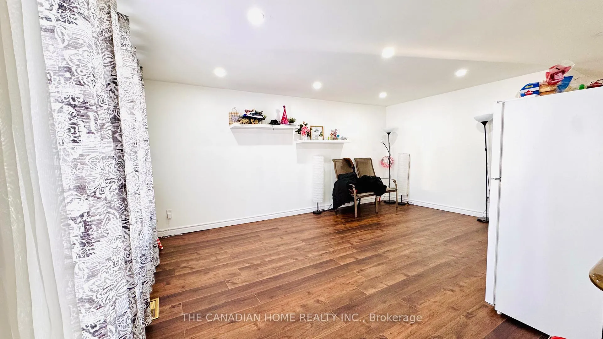 Photo 5 of 15 Cluthe Crescent, Kitchener — HOMEH