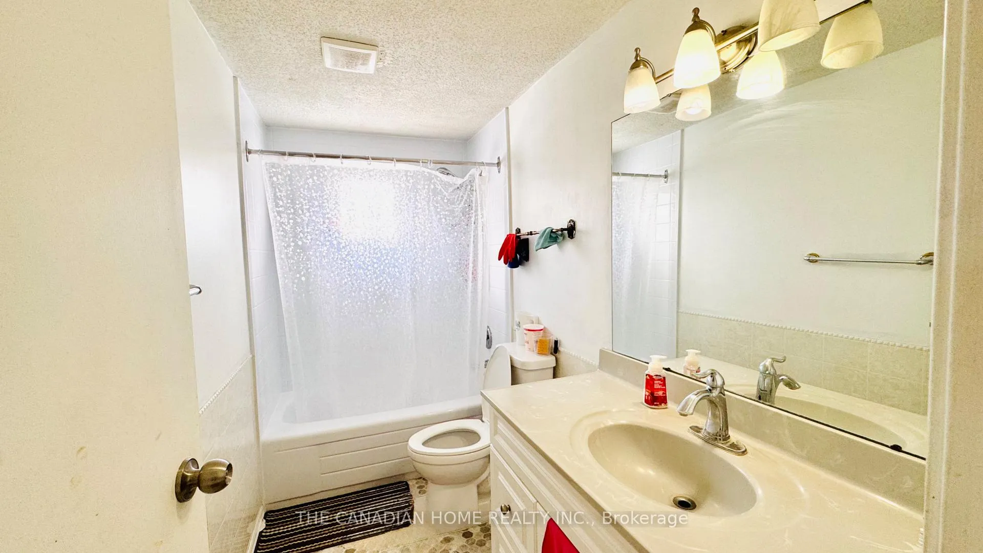 Photo 17 of 15 Cluthe Crescent, Kitchener — HOMEH