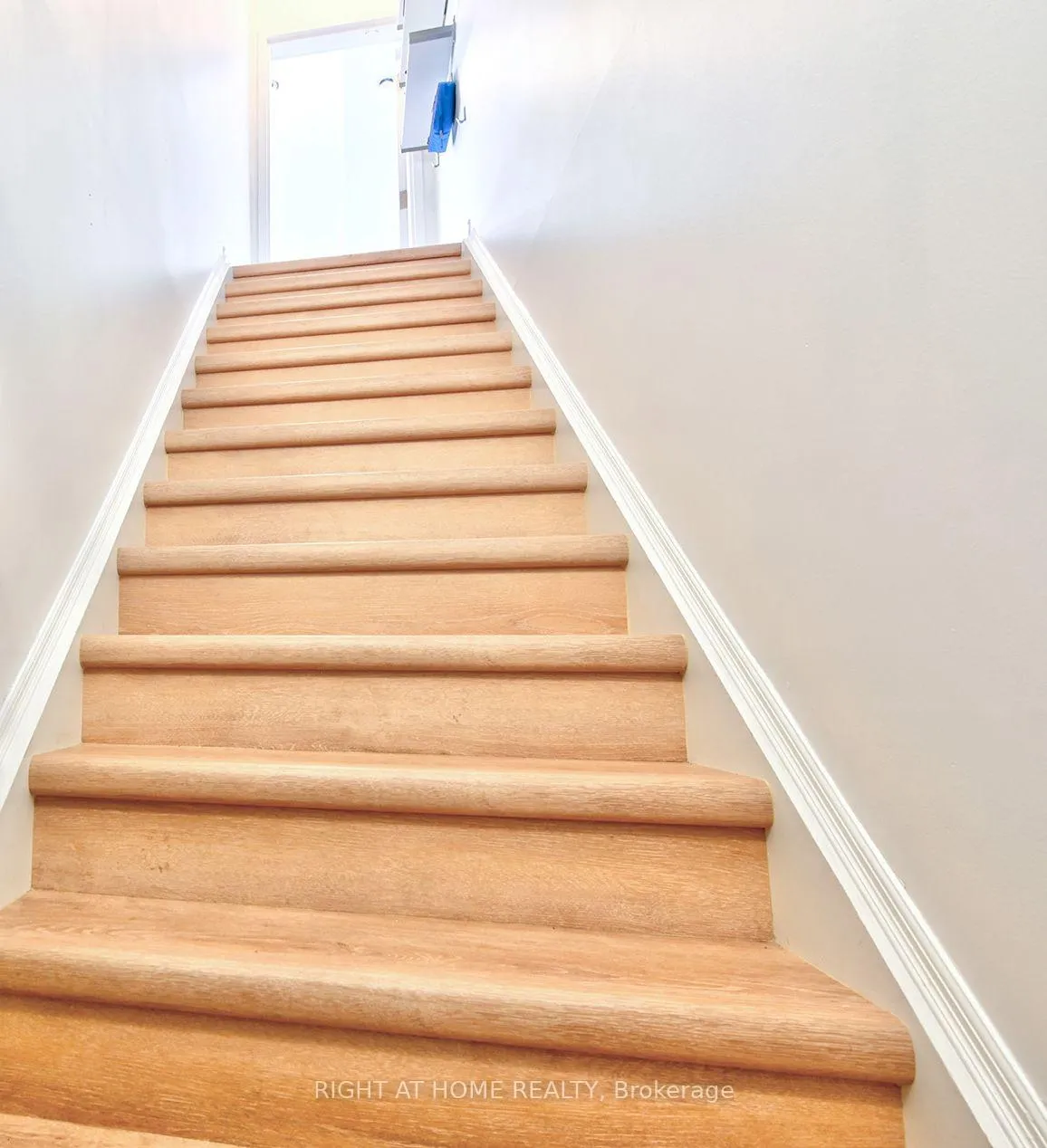 Photo 2 of Unit 14, 2450 Post Road, Oakville, River Oaks — HOMEH