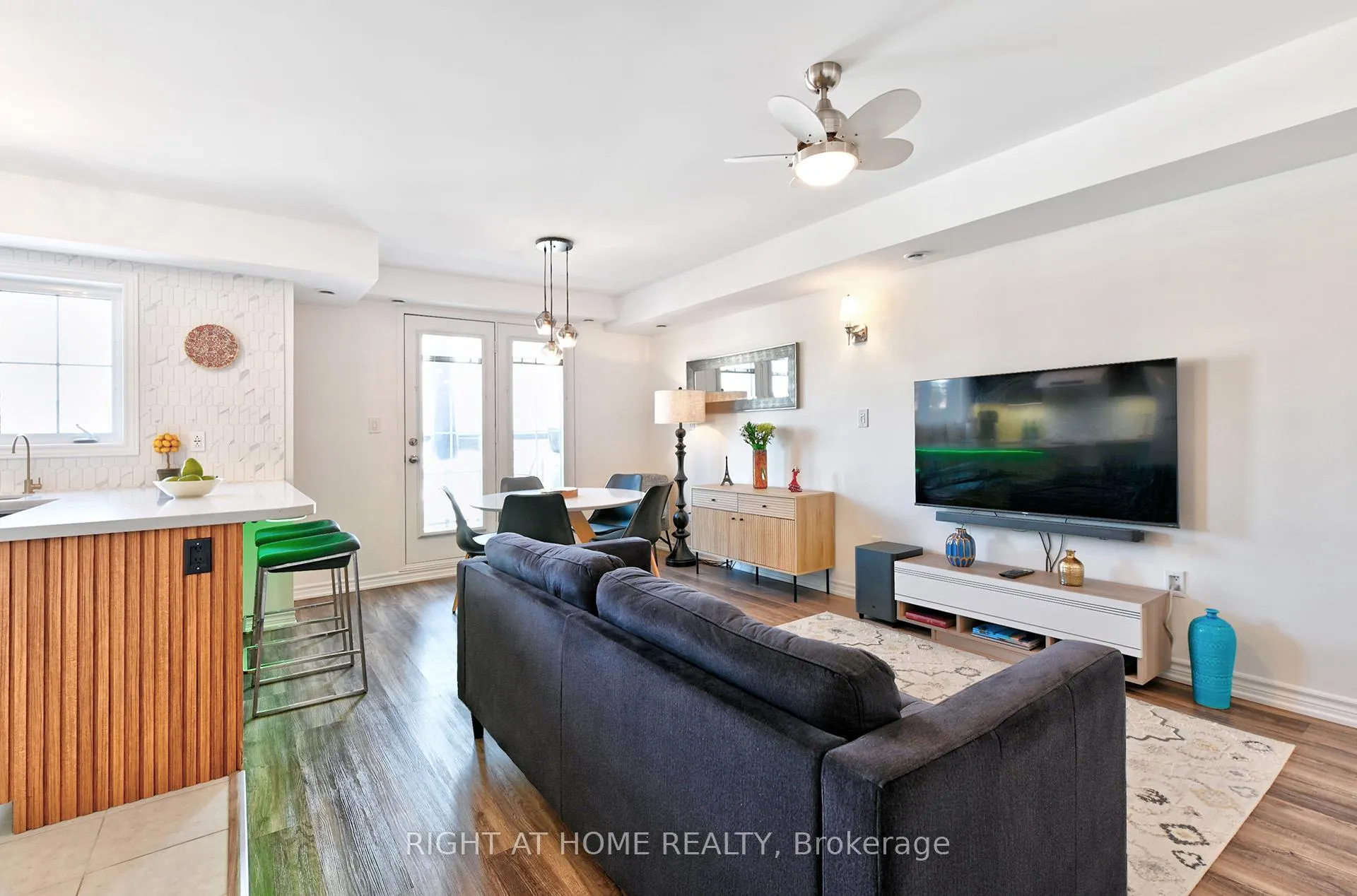 Photo 7 of Unit 14, 2450 Post Road, Oakville, River Oaks — HOMEH