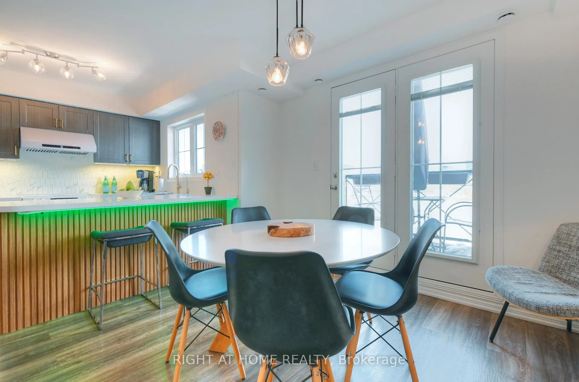 Photo 8 of Unit 14, 2450 Post Road, Oakville, River Oaks — HOMEH