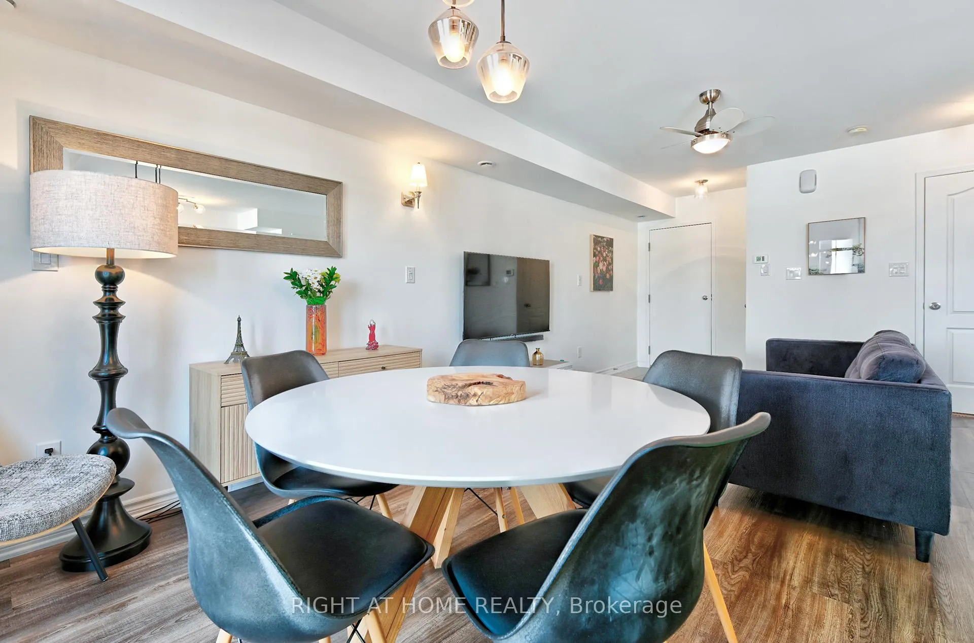 Photo 9 of Unit 14, 2450 Post Road, Oakville, River Oaks — HOMEH