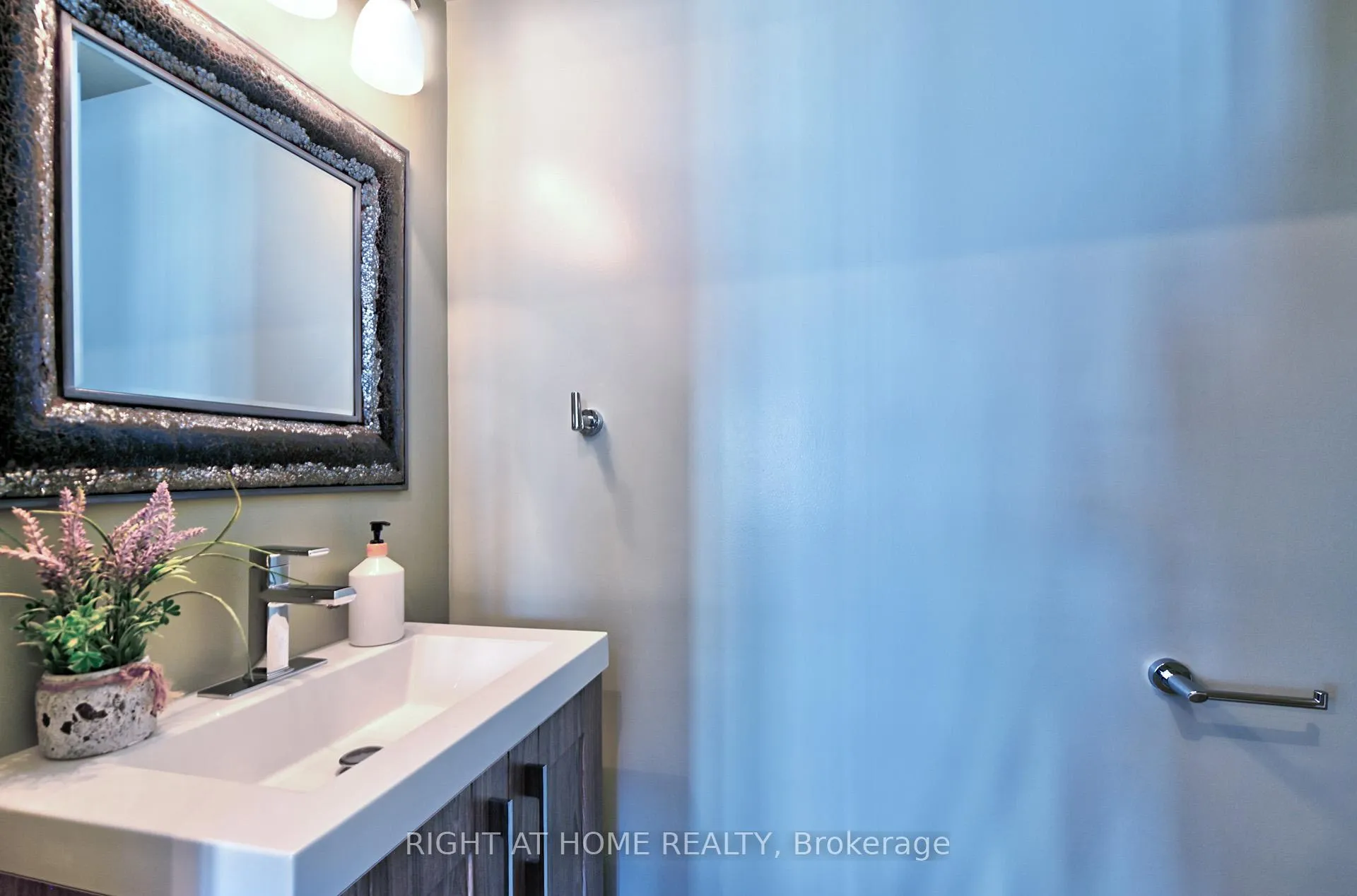 Photo 13 of Unit 14, 2450 Post Road, Oakville, River Oaks — HOMEH