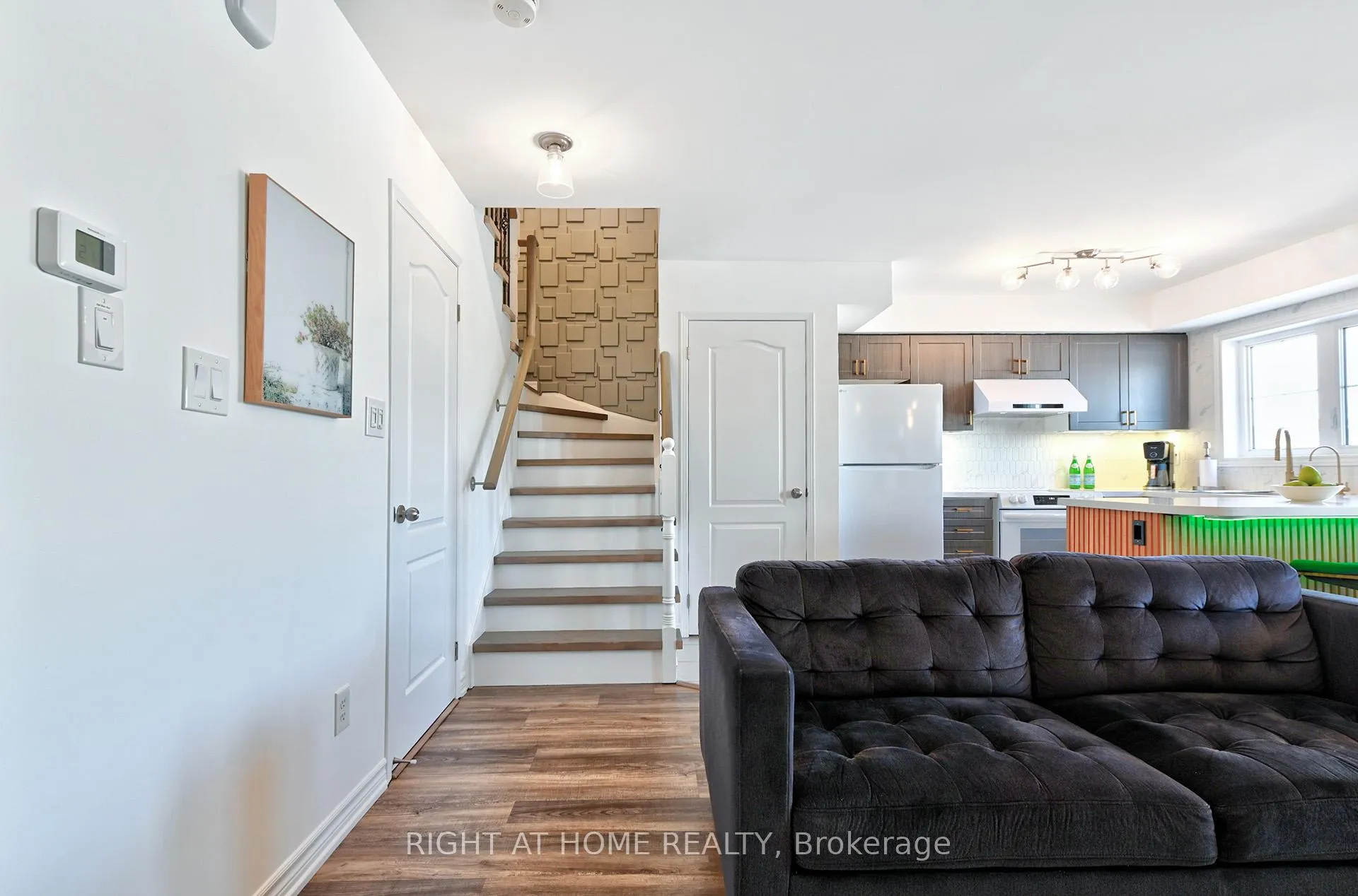 Photo 15 of Unit 14, 2450 Post Road, Oakville, River Oaks — HOMEH