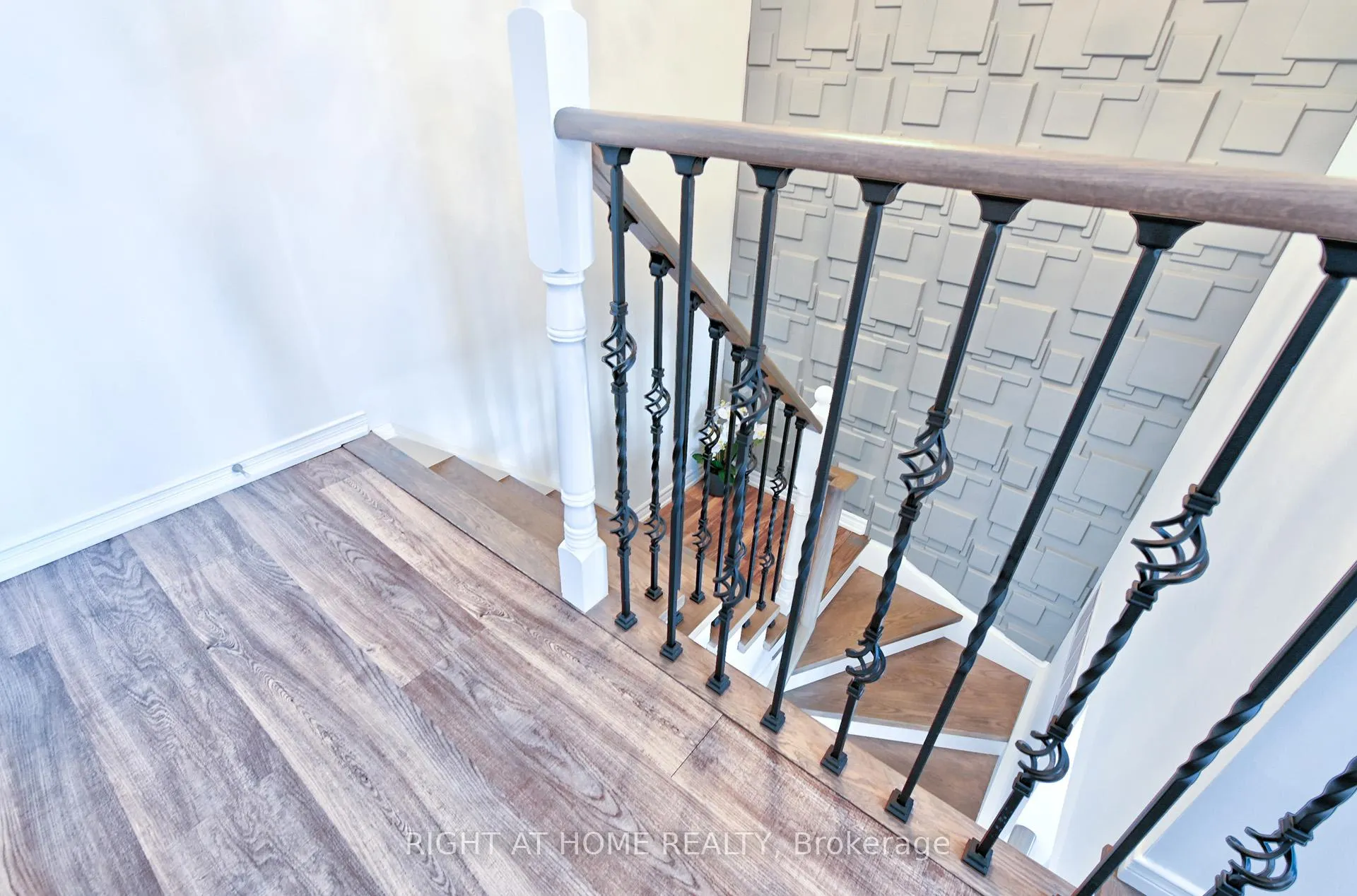 Photo 17 of Unit 14, 2450 Post Road, Oakville, River Oaks — HOMEH
