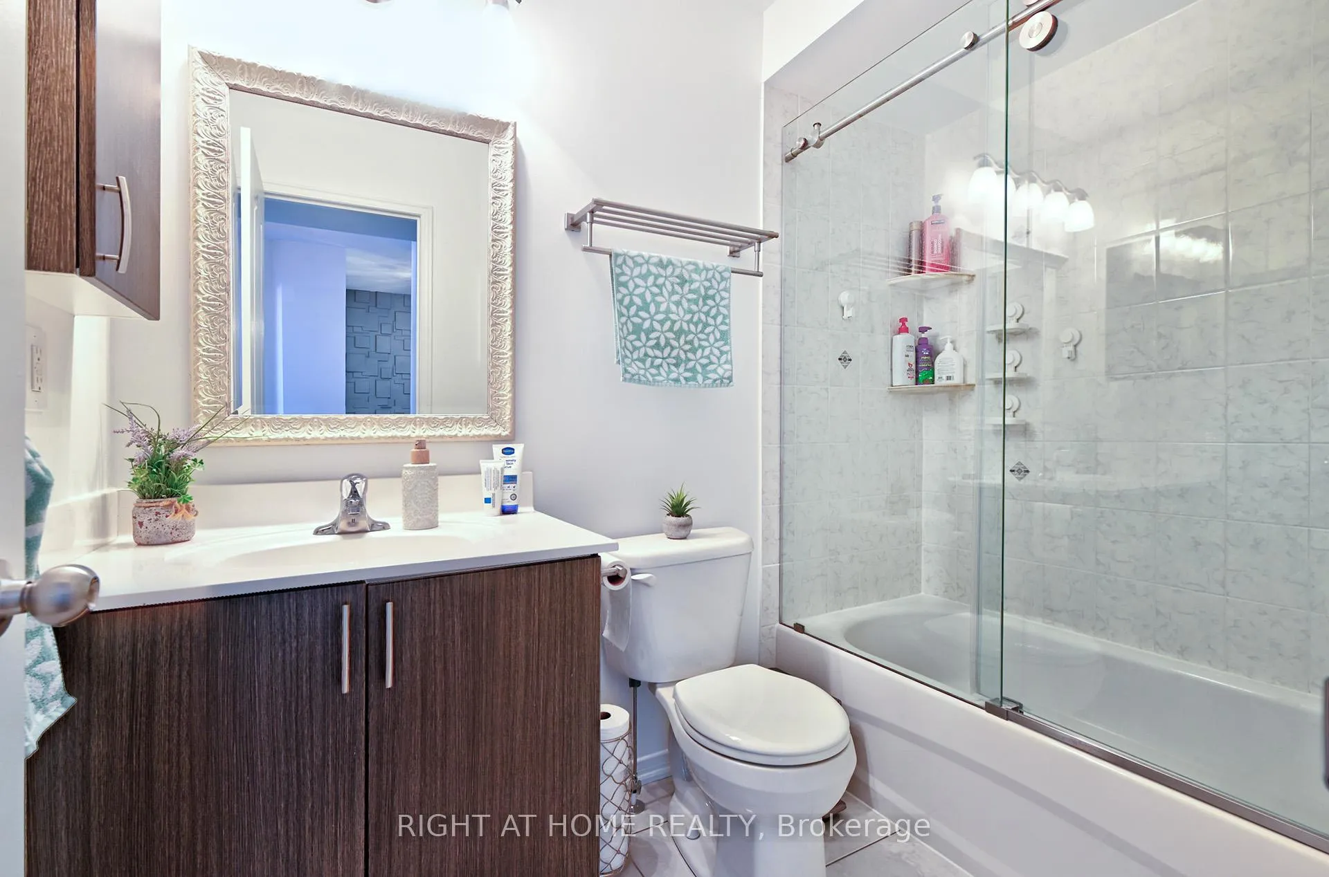 Photo 18 of Unit 14, 2450 Post Road, Oakville, River Oaks — HOMEH