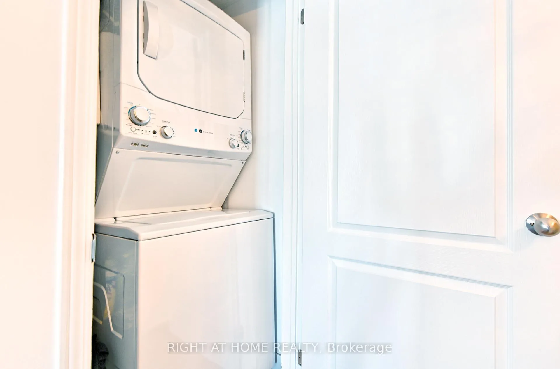 Photo 25 of Unit 14, 2450 Post Road, Oakville, River Oaks — HOMEH