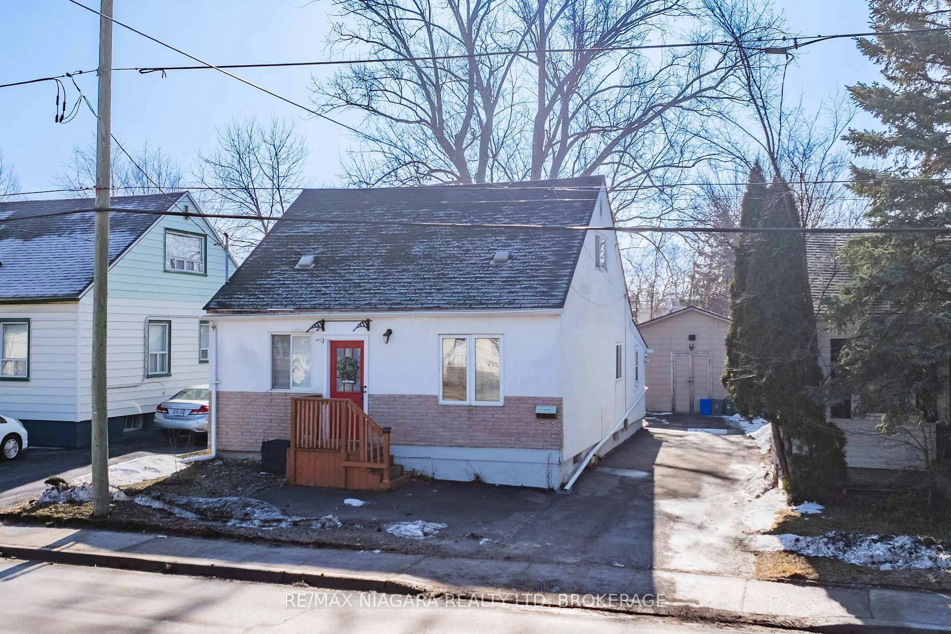 Photo 2 of 412 Welland Avenue, St. Catharines, Facer — HOMEH