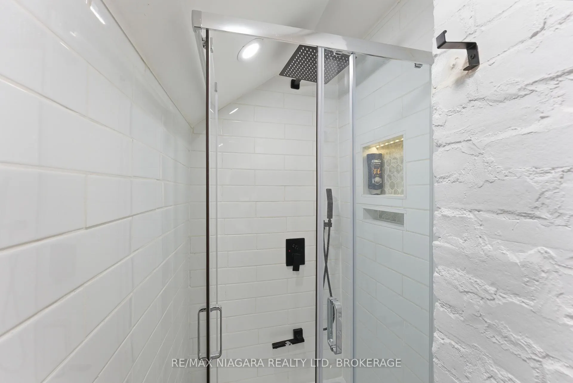 Photo 16 of 412 Welland Avenue, St. Catharines, Facer — HOMEH
