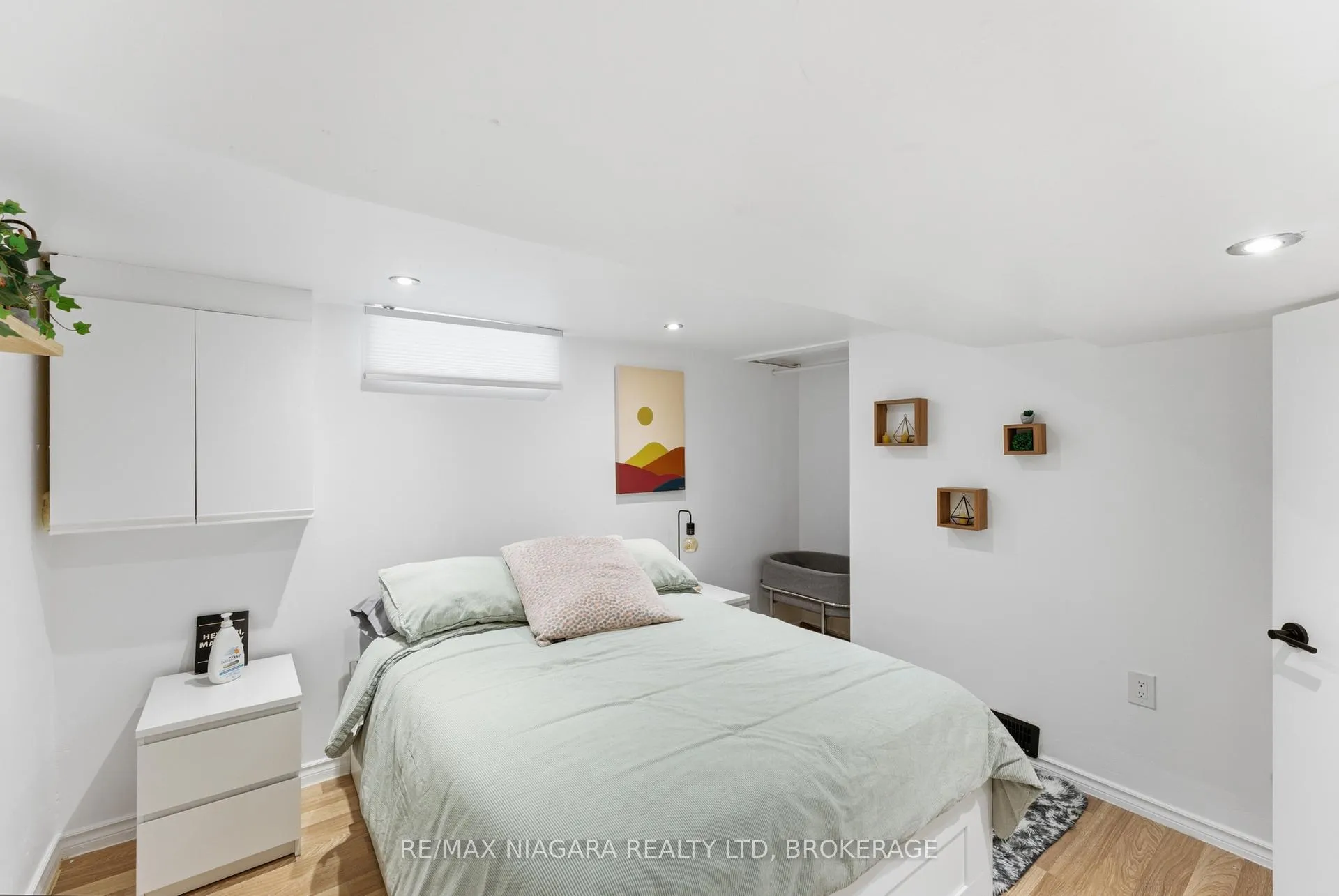 Photo 23 of 412 Welland Avenue, St. Catharines, Facer — HOMEH