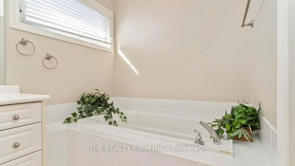 Photo 20 of 140 Landon Lane, Central Elgin, Belmont — HOMEH