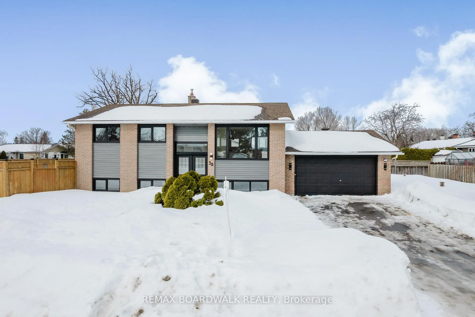 Front of 38 Courtney Road W