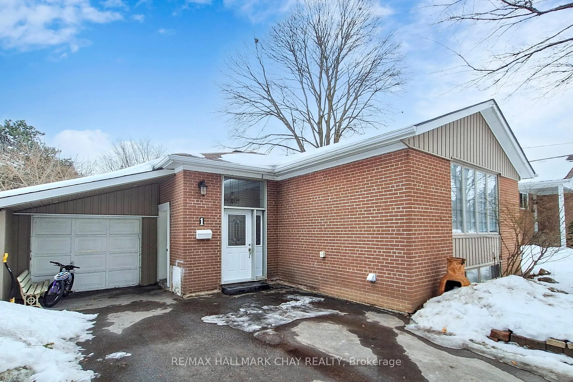 Front of Unit Lower, 1 Davidson Road