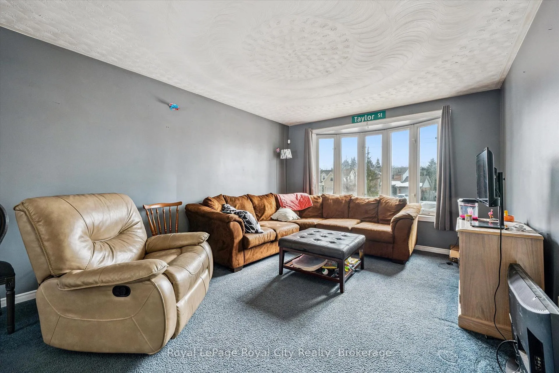Photo 4 of 668 Edinburgh Road S, Guelph, Kortright West — HOMEH