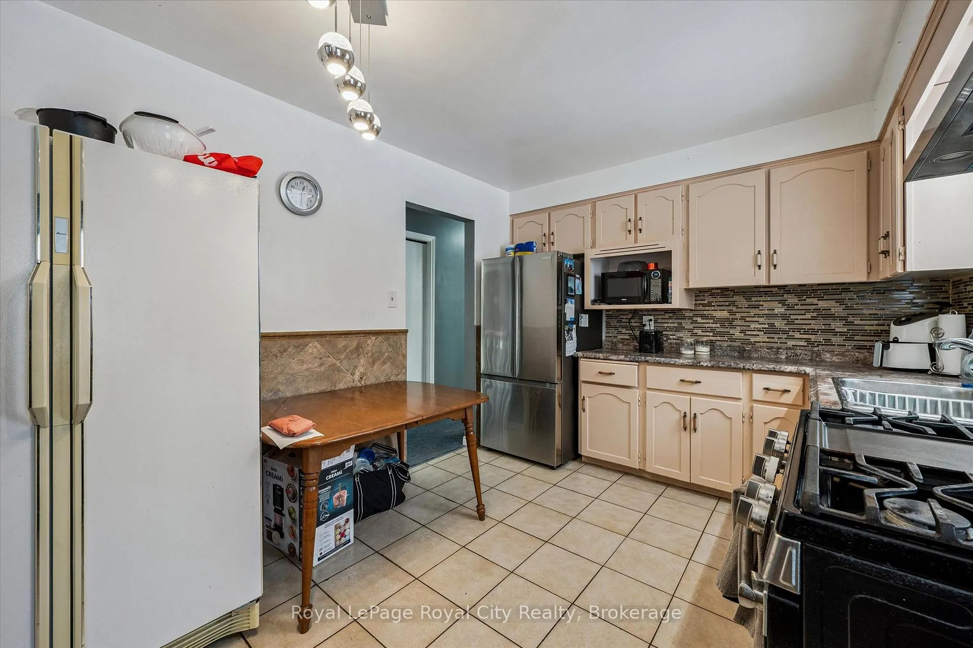 Photo 10 of 668 Edinburgh Road S, Guelph, Kortright West — HOMEH