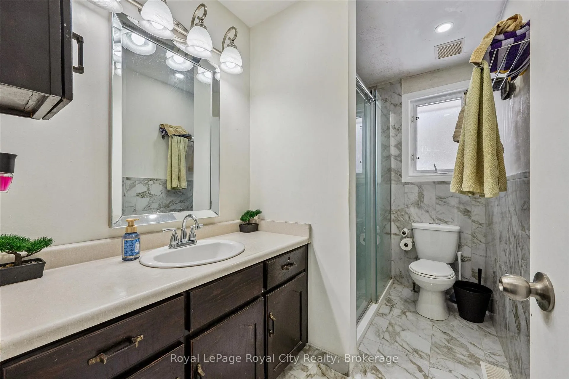 Photo 15 of 668 Edinburgh Road S, Guelph, Kortright West — HOMEH
