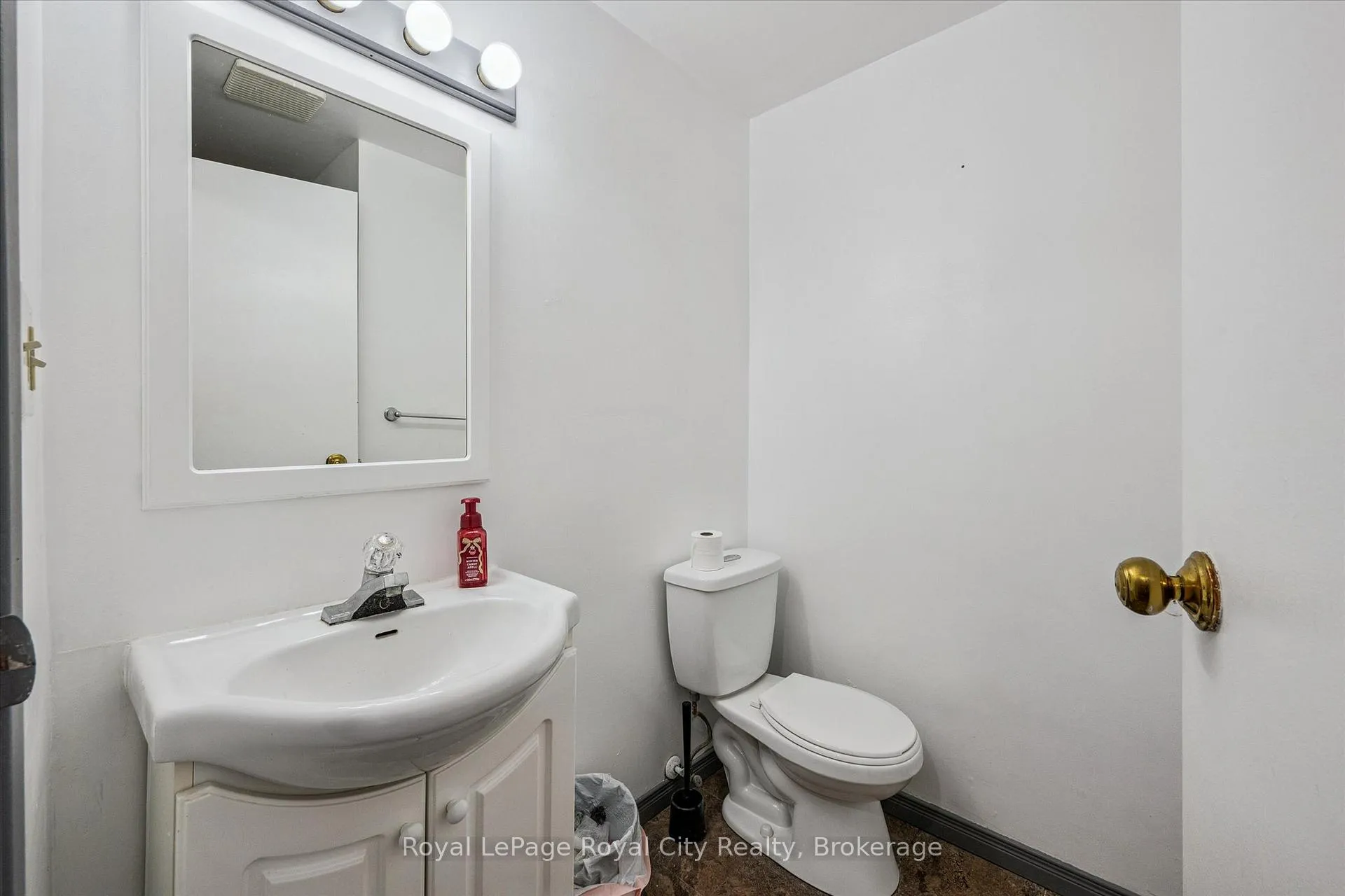 Photo 16 of 668 Edinburgh Road S, Guelph, Kortright West — HOMEH