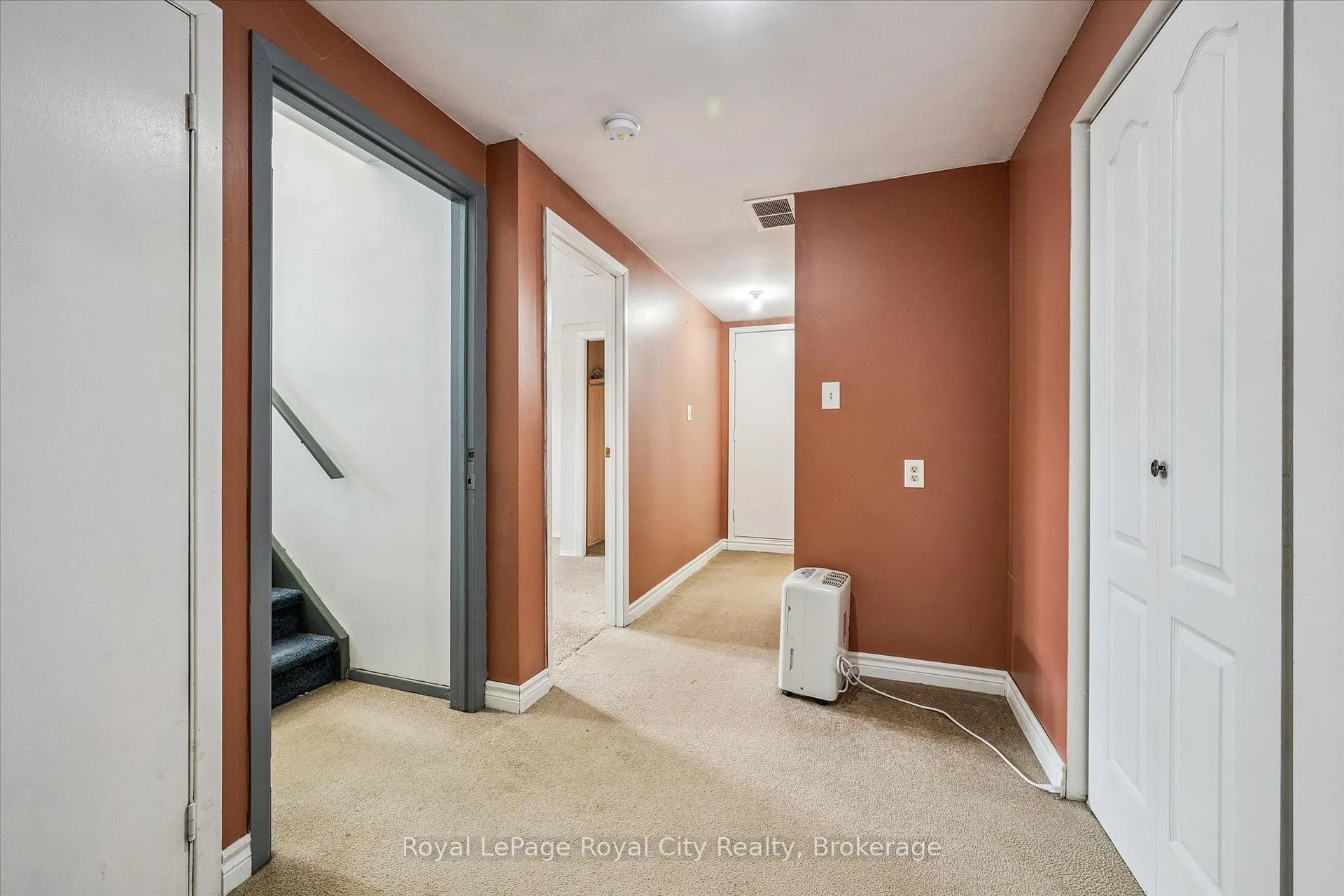 Photo 18 of 668 Edinburgh Road S, Guelph, Kortright West — HOMEH