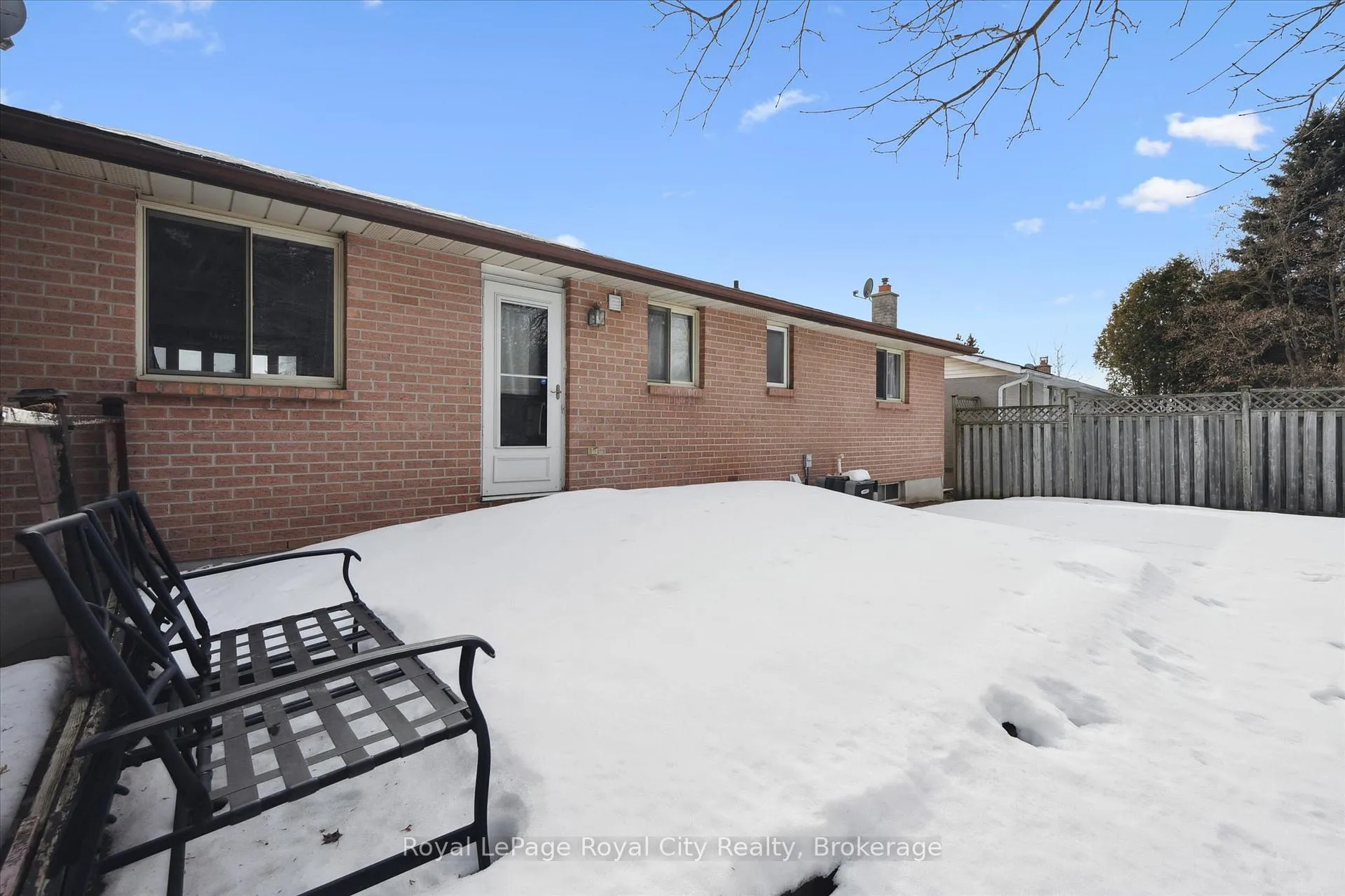 Photo 22 of 668 Edinburgh Road S, Guelph, Kortright West — HOMEH