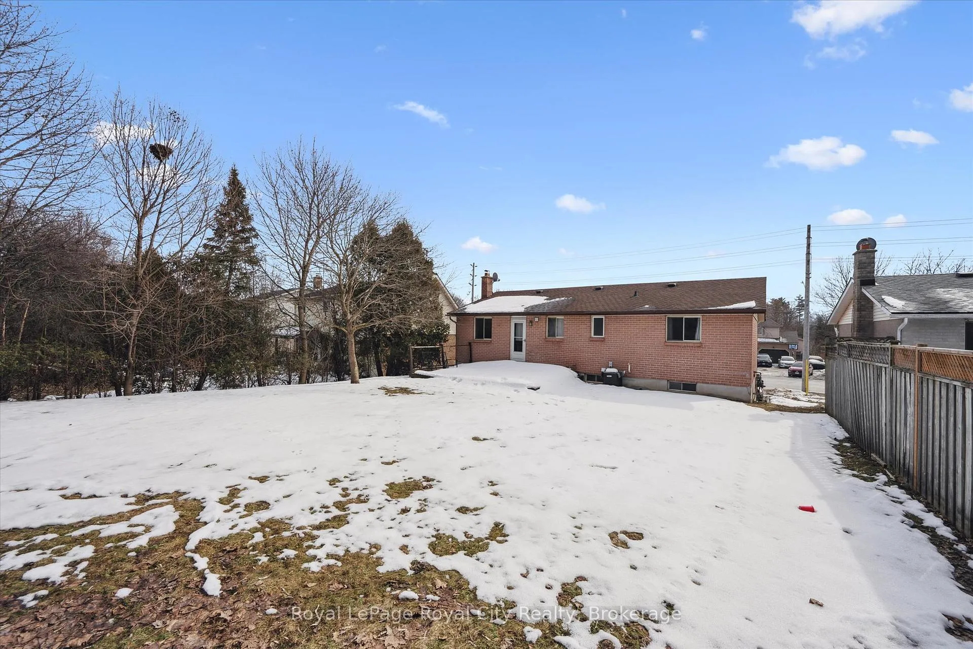 Photo 23 of 668 Edinburgh Road S, Guelph, Kortright West — HOMEH