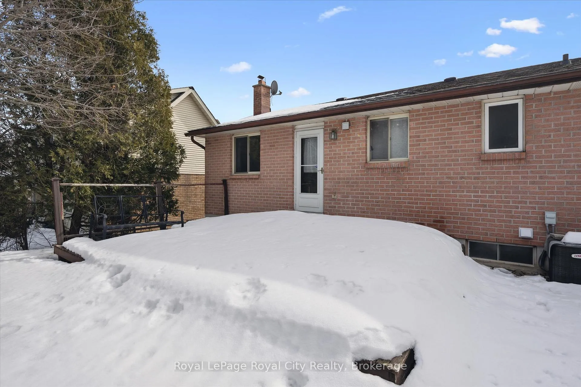 Photo 24 of 668 Edinburgh Road S, Guelph, Kortright West — HOMEH